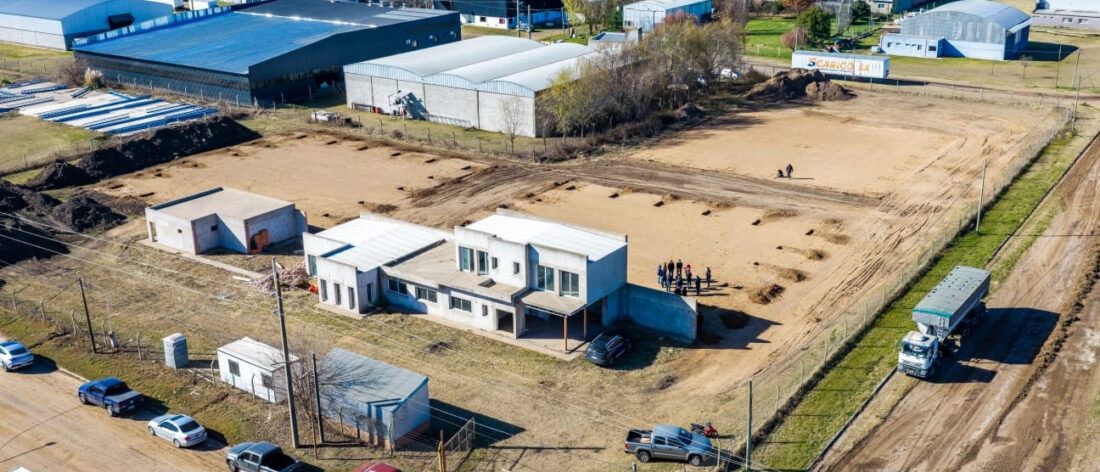 Vista aérea del predio industrial donde se desarrolla la planta de reciclaje de baterías de Baterías Eusebi en Argentina.