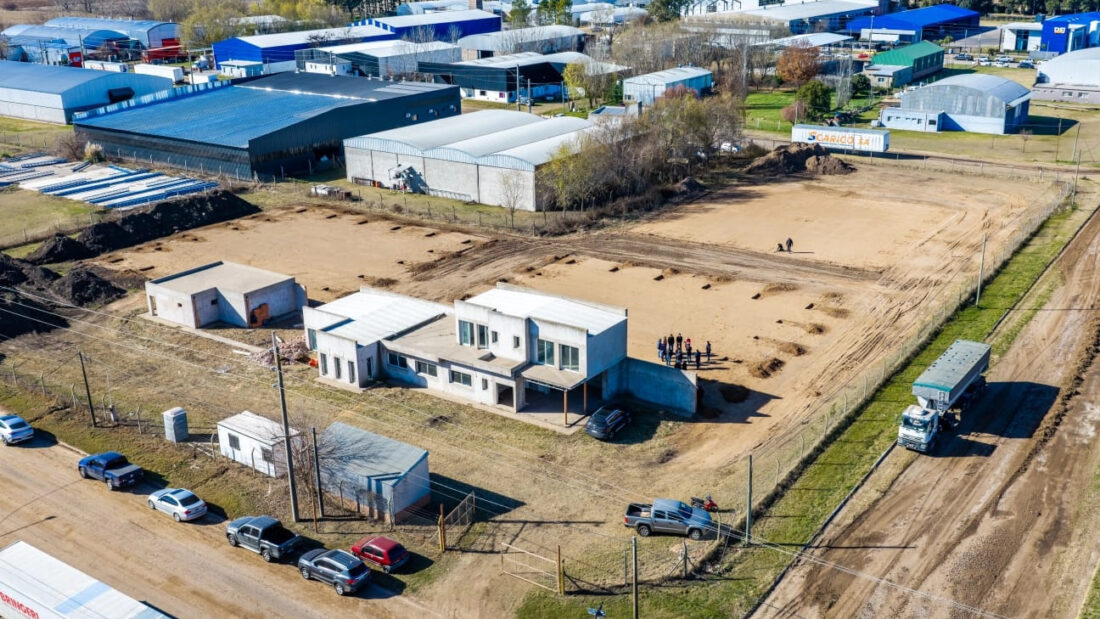 Vista aérea del predio industrial donde se desarrolla la planta de reciclaje de baterías de Baterías Eusebi en Argentina.