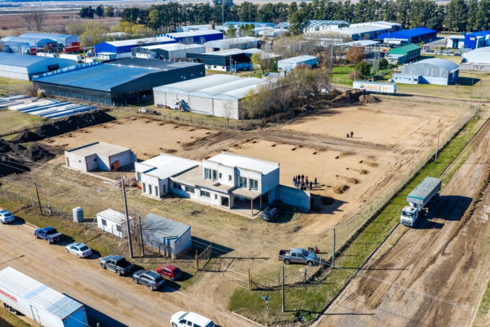 Vista aérea del predio industrial donde se desarrolla la planta de reciclaje de baterías de Baterías Eusebi en Argentina.