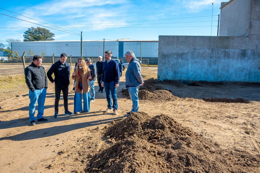 Autoridades y técnicos recorren el predio donde avanza la planta de Baterías Eusebi, destinada al reciclaje de baterías en Argentina.