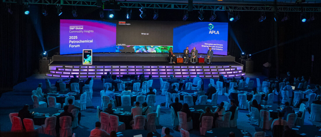 Auditorio durante una conferencia de APLA sobre la industria petroquímica latinoamericana, formato que tendrá continuidad en la 46 APLA Anual en Buenos Aires.