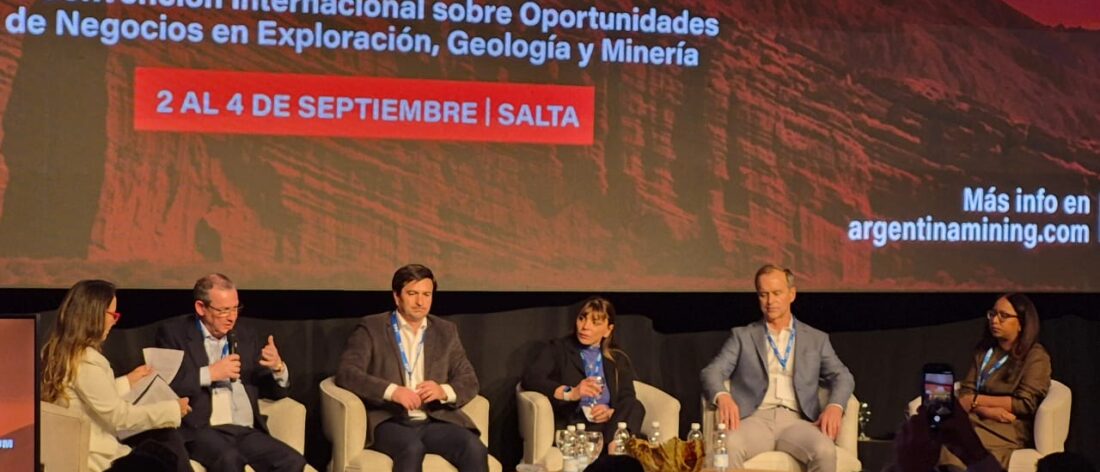 Panel de First Quantum Minerals sobre el proyecto de cobre Taca Taca durante Argentina Mining 2026, en Salta, con representantes de distintas áreas de la compañía.