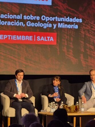 Panel de First Quantum Minerals sobre el proyecto de cobre Taca Taca durante Argentina Mining 2026, en Salta, con representantes de distintas áreas de la compañía.