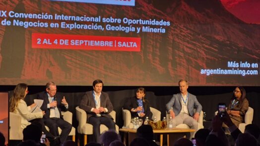 Panel de First Quantum Minerals sobre el proyecto de cobre Taca Taca durante Argentina Mining 2026, en Salta, con representantes de distintas áreas de la compañía.