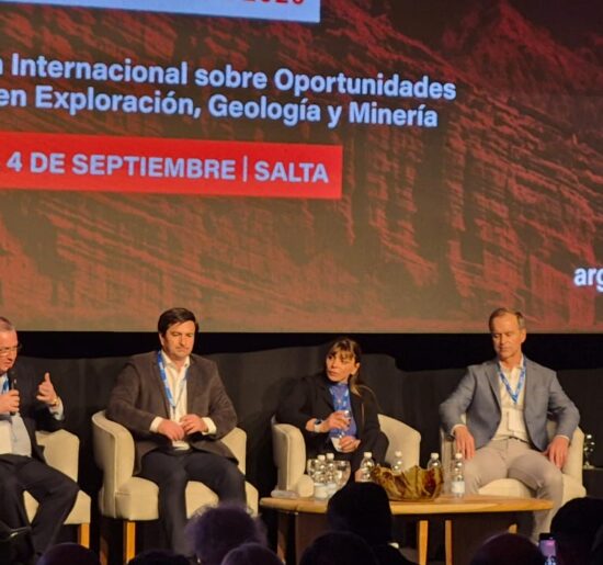 Panel de First Quantum Minerals sobre el proyecto de cobre Taca Taca durante Argentina Mining 2026, en Salta, con representantes de distintas áreas de la compañía.