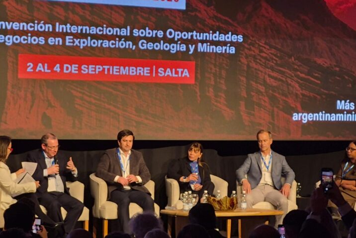Panel de First Quantum Minerals sobre el proyecto de cobre Taca Taca durante Argentina Mining 2026, en Salta, con representantes de distintas áreas de la compañía.