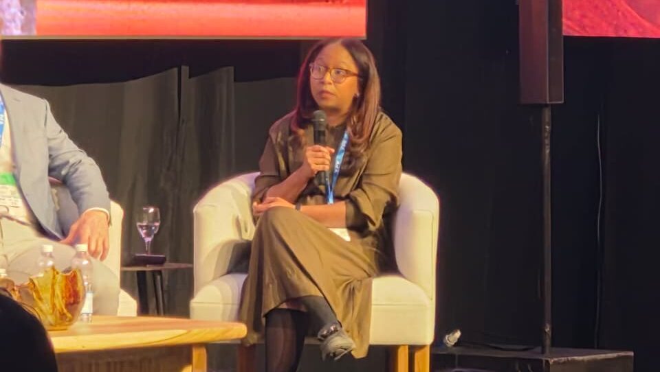 Sueli Tang, gerente de Permisos y Tierra de First Quantum Minerals, habla durante Argentina Mining 2026 sobre proveedores, empleo y comunidades vinculados al proyecto Taca Taca.