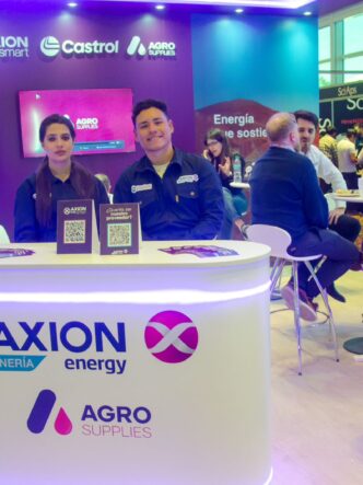 Vocero de AXION Energy frente al espacio de Minería de la compañía durante Argentina Mining 2026, donde abordó la demanda de combustibles para minería.