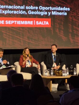 Representantes de Salta, Jujuy y Catamarca participan de la Mesa del Litio en Argentina Mining 2026, en el Centro de Convenciones de Salta.