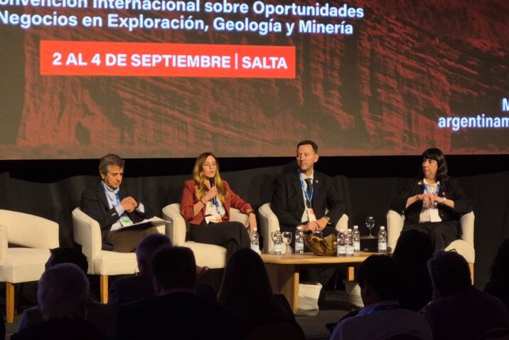 Representantes de Salta, Jujuy y Catamarca participan de la Mesa del Litio en Argentina Mining 2026, en el Centro de Convenciones de Salta.