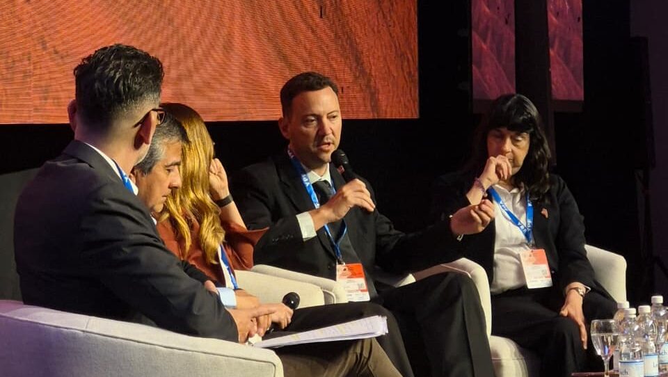Pablo Bergese, secretario de Minería e Hidrocarburos de Jujuy, habla durante el panel de la Mesa del Litio en Argentina Mining 2026.