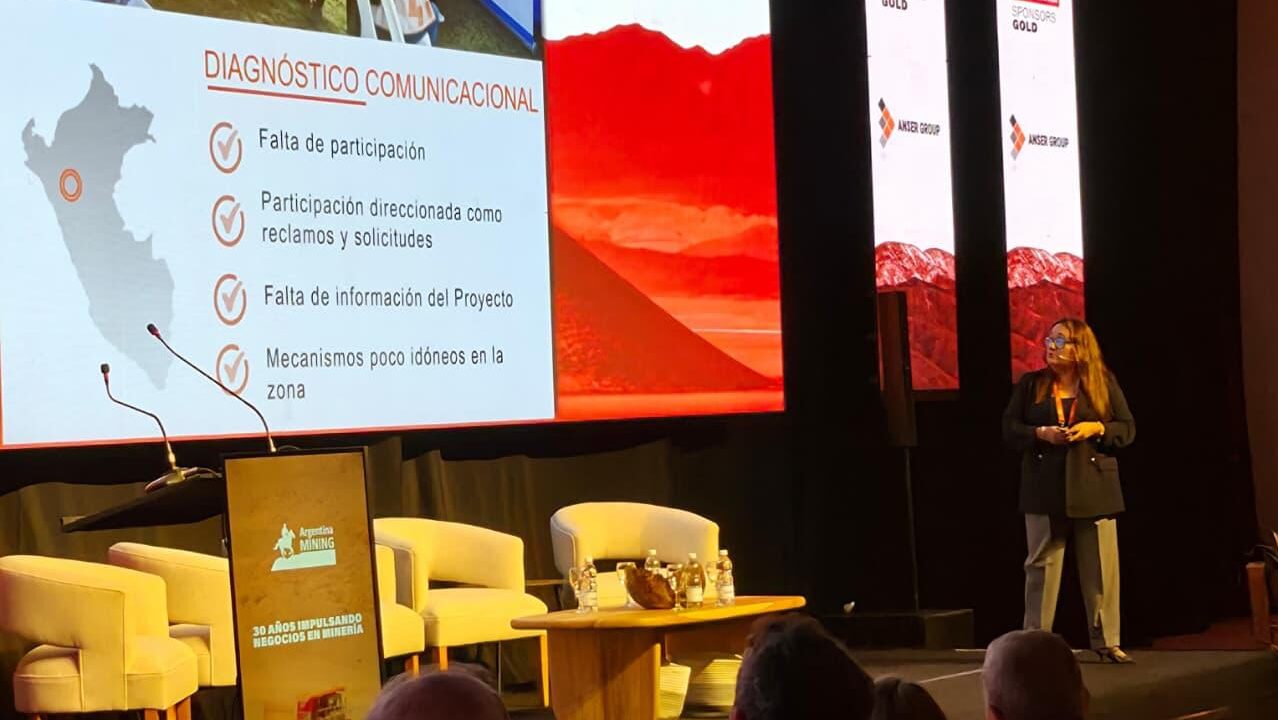 Katia Valverde Guillén presenta un diagnóstico comunicacional en Argentina Mining 2026 como herramienta para la prevención de conflictos sociales en minería.