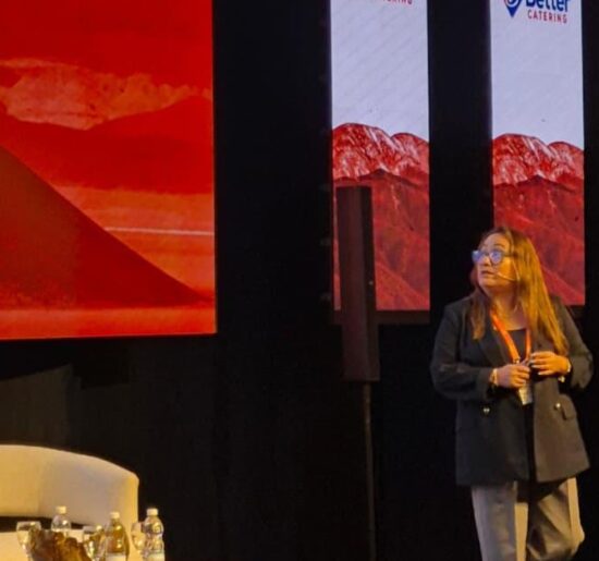 Katia Valverde Guillén expone en Argentina Mining 2026 sobre prevención de conflictos sociales en minería y comunicación con las comunidades.