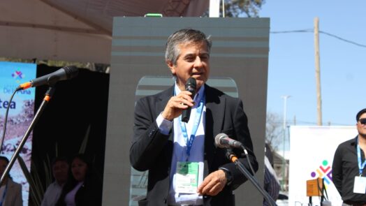 Funcionario del sector minero habla durante una actividad institucional vinculada con el desarrollo del litio en Salta y la minería provincial.