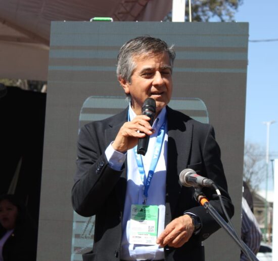 Funcionario del sector minero habla durante una actividad institucional vinculada con el desarrollo del litio en Salta y la minería provincial.