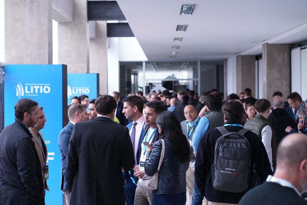 Ejecutivos, proveedores y representantes del sector conversan durante Litio en Sudamérica, evento que celebrará su 15ª edición en Jujuy.