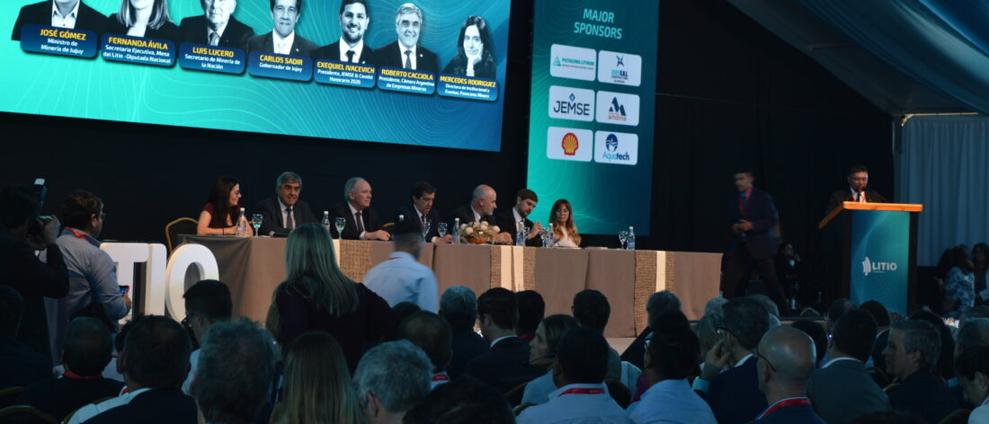 Auditorio durante la apertura de Litio en Sudamérica 2026 en Jujuy, con autoridades y referentes de la industria minera reunidos para debatir el desarrollo del litio.