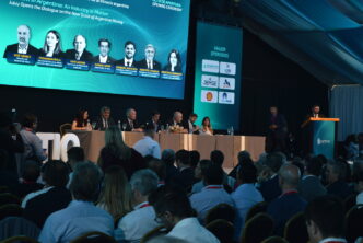 Auditorio durante la apertura de Litio en Sudamérica 2026 en Jujuy, con autoridades y referentes de la industria minera reunidos para debatir el desarrollo del litio.