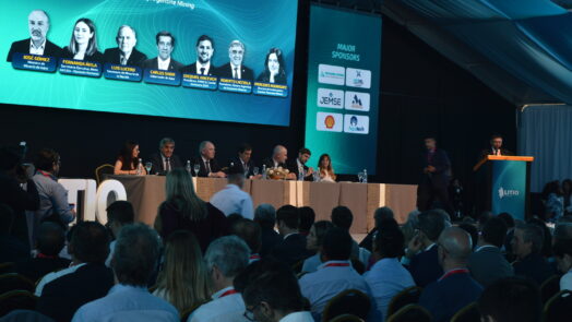 Auditorio durante la apertura de Litio en Sudamérica 2026 en Jujuy, con autoridades y referentes de la industria minera reunidos para debatir el desarrollo del litio.